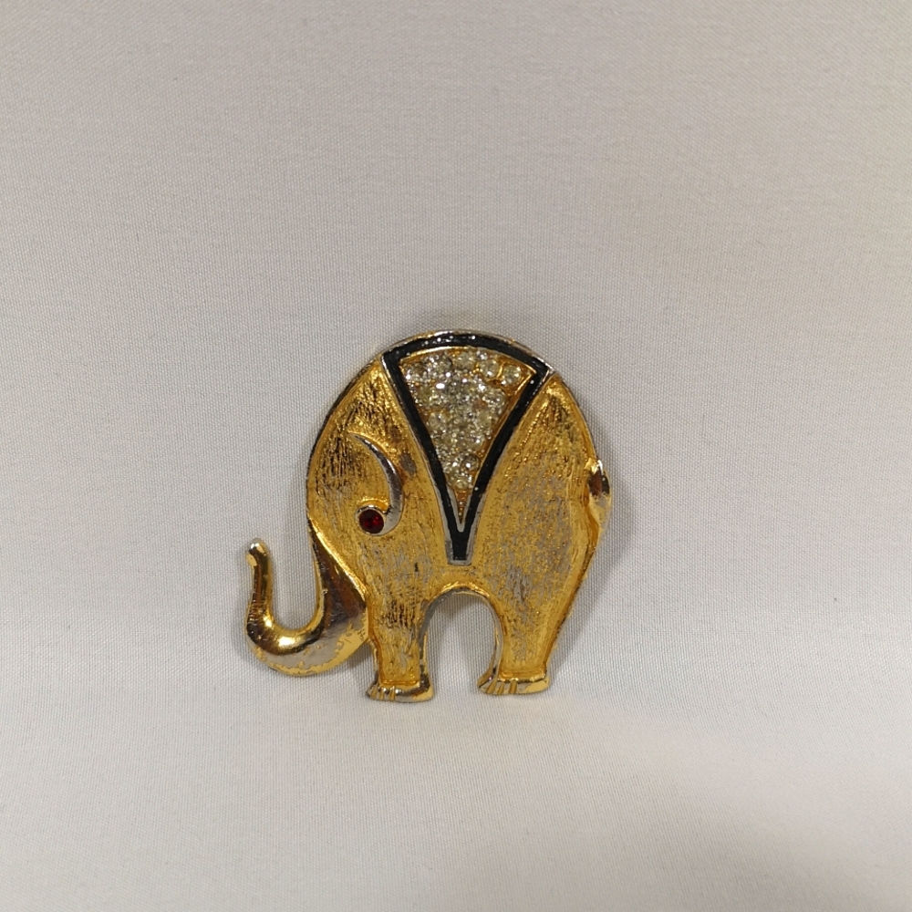 Bergdorf Goodman Signed 1995 BG, Vintage Elephant Pendant G&S Tones, Gemstones